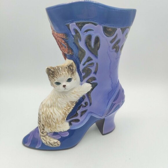 Victorian Boot Vase With Kitten Purple Ceramic Cat Figurine Cottagecore - Picture 2 of 13